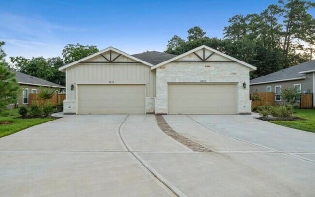 Building Photo - 218 Oakcrest