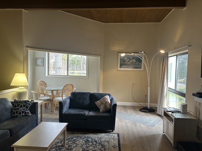 Living - 438 Ocean Pky