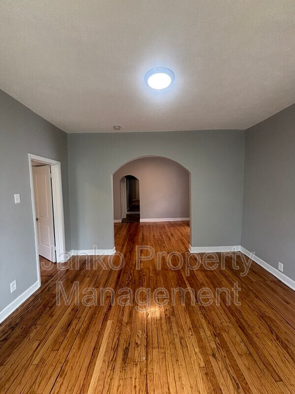 Building Photo - 7308 S Kenwood Ave