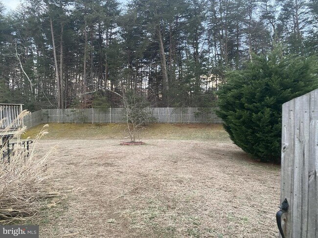 Building Photo - 9840 Farm Pond Rd