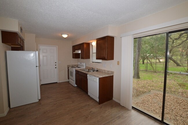 Foto del edificio - 9023 Sawtooth Ln