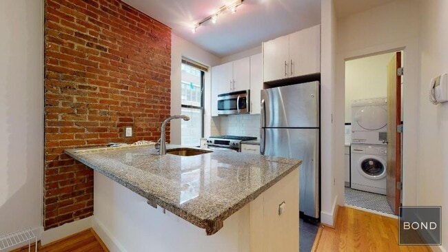 Building Photo - 129 E 97th St