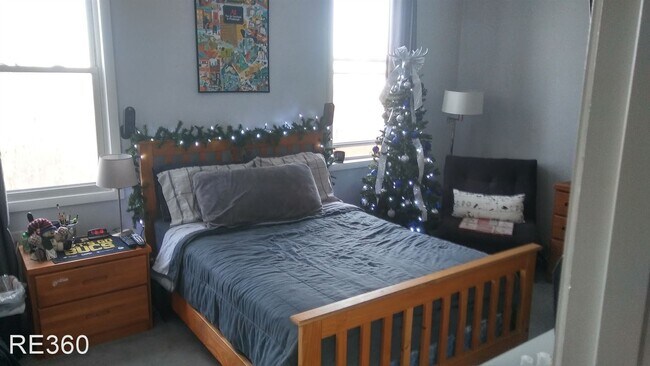 Building Photo - 2 br, 1.5 bath House - 2825 Cobden South S...