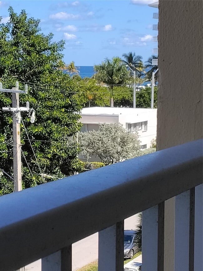 Foto del edificio - 1200 Hibiscus Ave