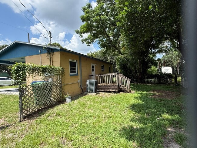 Building Photo - 1602 E Annona Ave