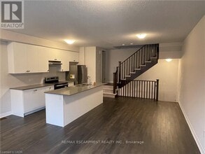 Building Photo - 585 Colborne St E