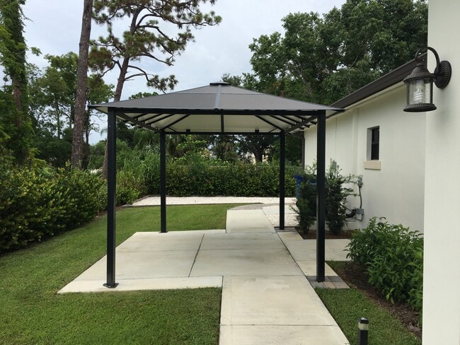 Building Photo - 4412 Vanda Dr