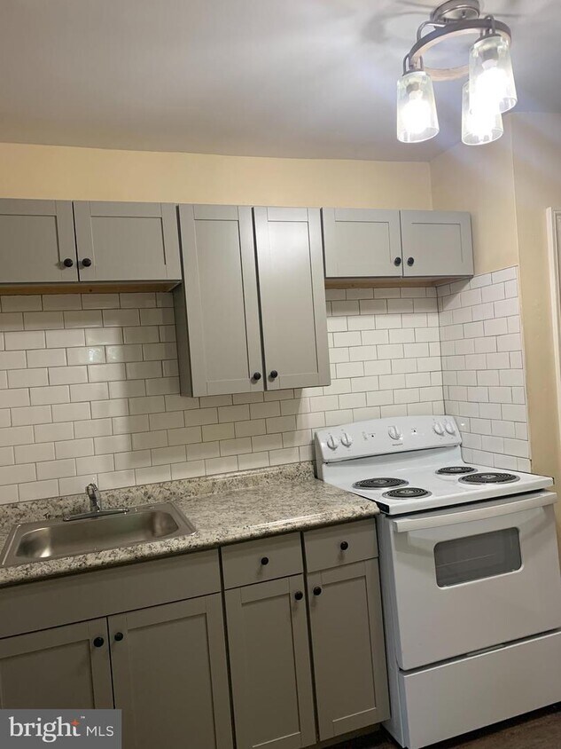 24 S Evans St Unit 2, Pottstown, PA 19464 Room for Rent in Pottstown