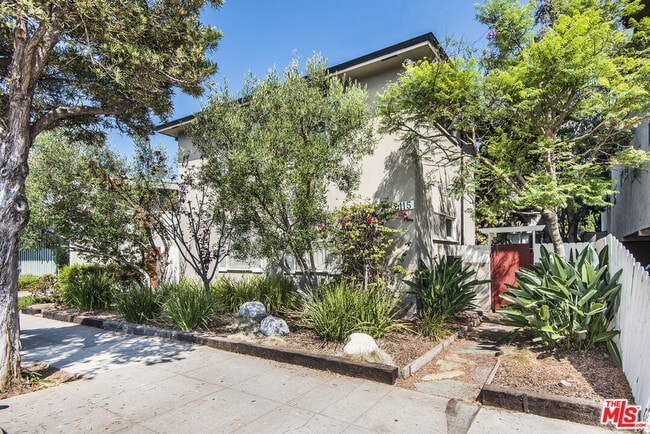 Building Photo - 2115 Ocean Park Blvd