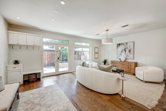 Foto del edificio - 3815 Wakeforest St