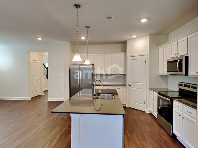 Building Photo - 551 Rivermist Dr