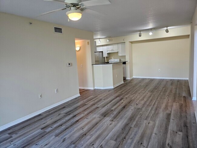 Building Photo - 604 Villa Cir