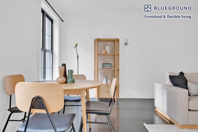 Building Photo - 15 W 55th St