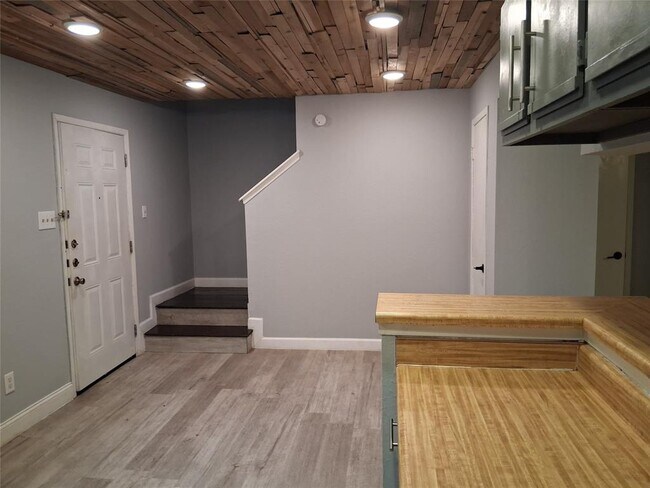 Foto del edificio - 2807 W Slaughter Ln