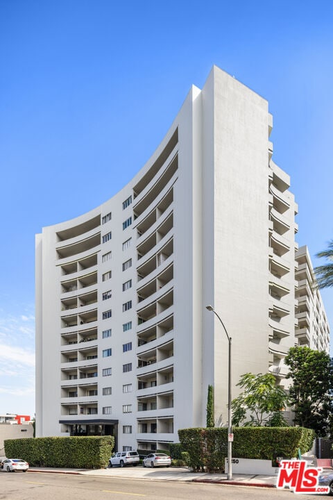 Building Photo - 7250 Franklin Ave