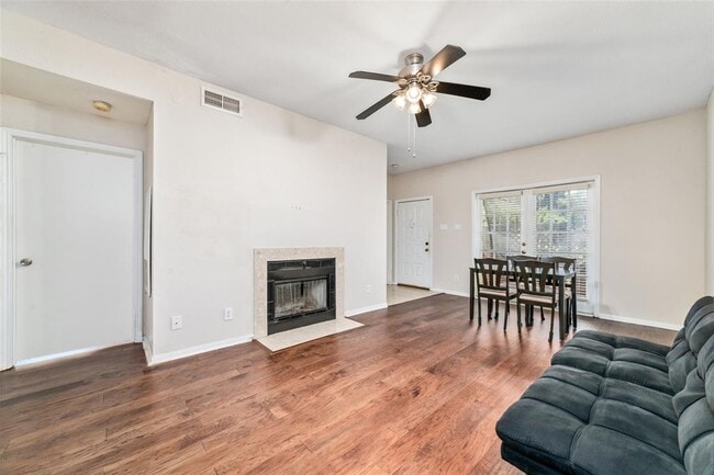 Building Photo - 2121 El Paseo St