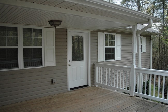 Building Photo - 650 Nimblewill Church Rd