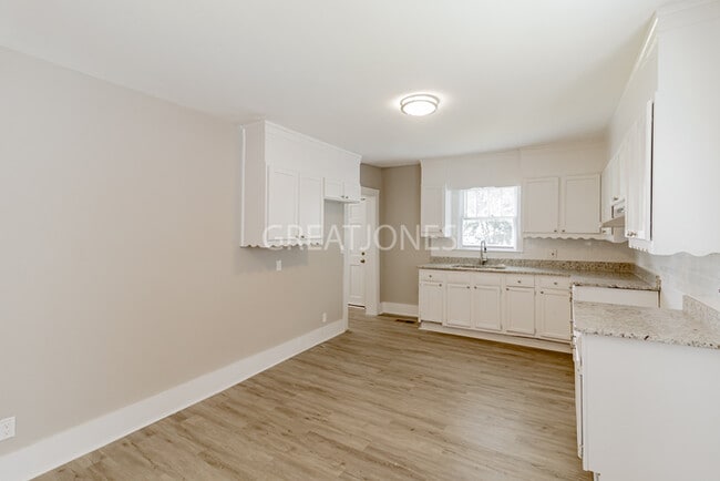 Building Photo - REDUCED! - NOW OFFERING 1/2 MONTH FREE WIT...