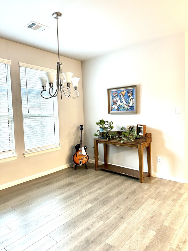 Building Photo - 4945 Monte Verde Dr