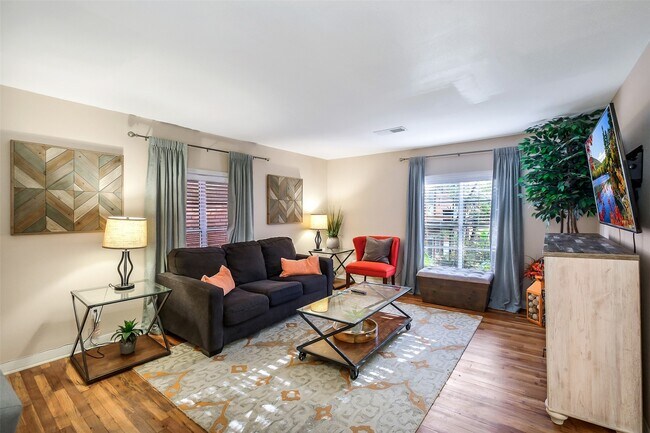 Foto del edificio - 4808 Woodhead St