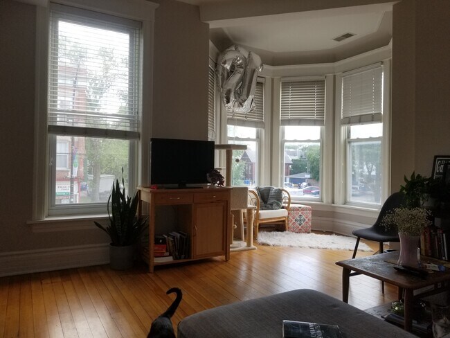 Foto del edificio - 2058 W Roscoe St