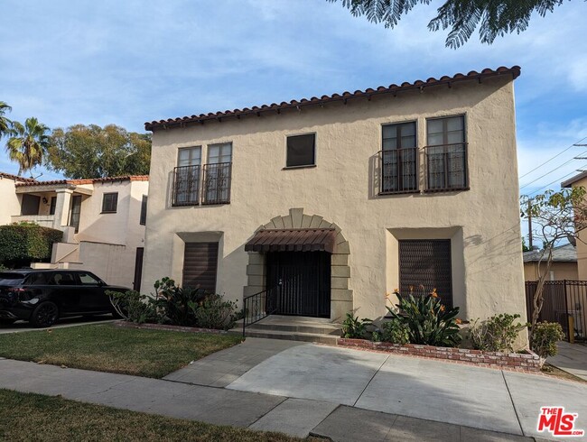 Building Photo - 1366 S Mansfield Ave