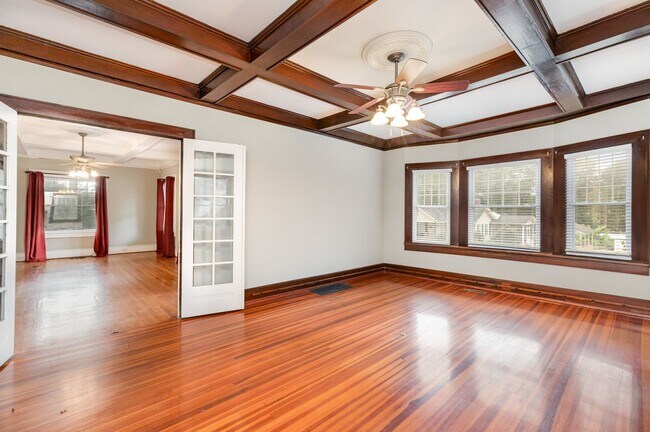 Foto del edificio - MOVE-IN READY!