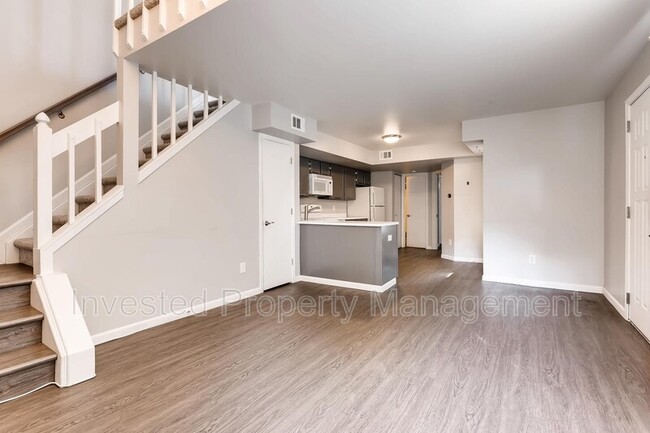 Building Photo - 909 S Dawson Way