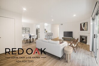 Building Photo - 13444 Moorpark St