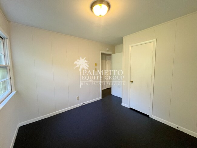 Foto del edificio - 2217 E Gate City Blvd