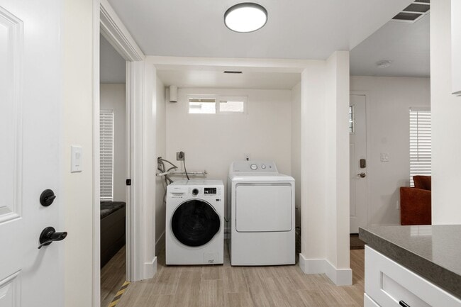 Foto del edificio - Beachside 3BR Home | Remodeled | AC | Garage Parking | Walk to Boardwalk