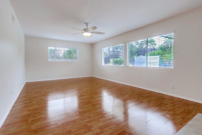 Foto del edificio - MOVE IN READY. Four Bed, Two Bath Single F...