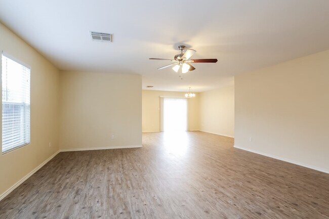 Foto del edificio - 5006 Arbury Hill Ln