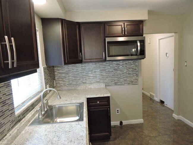 Building Photo - 4 br, 2.5 bath House - 19300 Marlowe St
