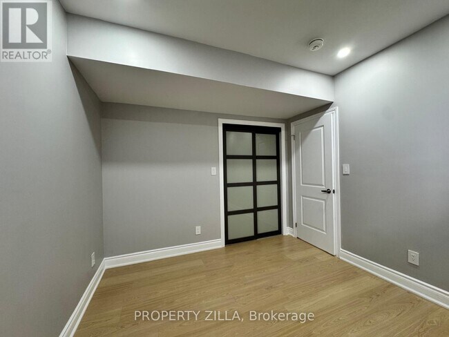 Photo du bâtiment - 163 Freure Dr