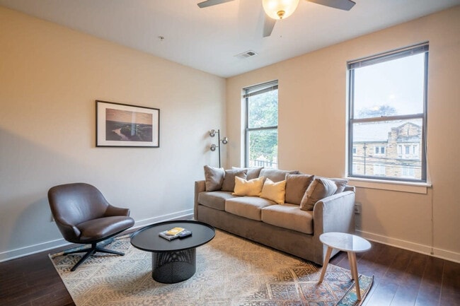 Building Photo - 1016 18th Ave S