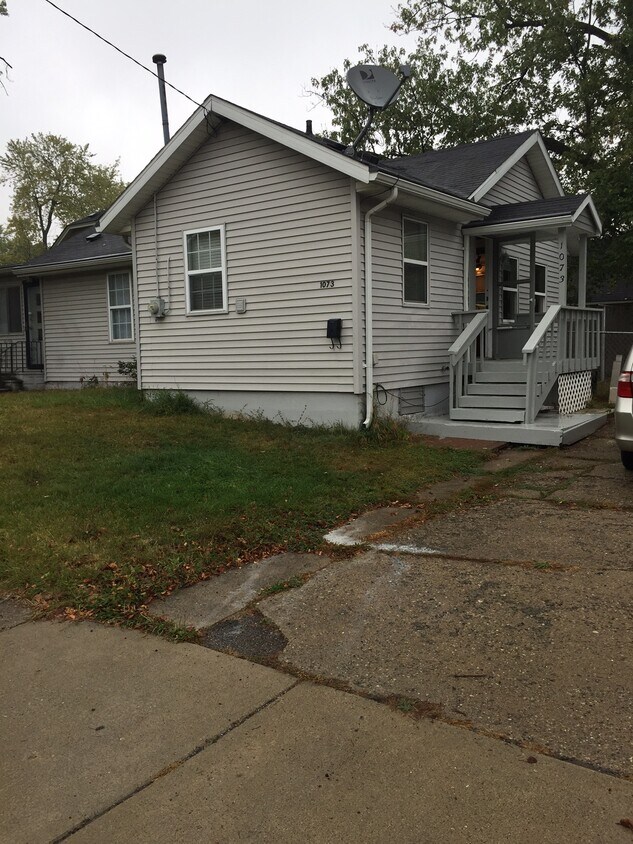 1073 LaSalle Ave, Waterford Township, MI 48328 House for Rent in