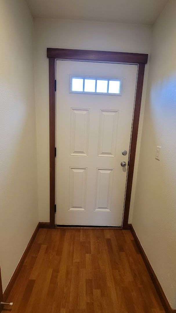 Building Photo - 123 NE 172nd Ave