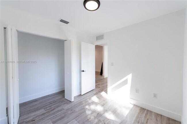 Foto del edificio - 764 NW 36th Ave