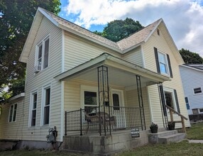 218 N Simon St