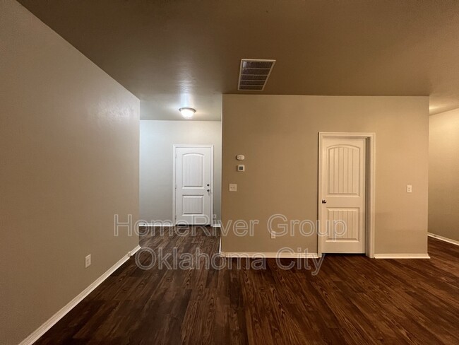 Foto del edificio - 4712 River Mesa Dr