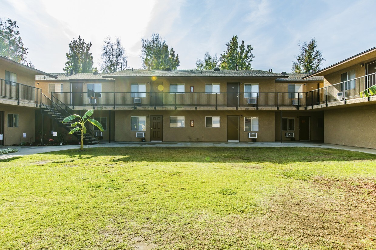 Building Photo - 251 N Elderberry Ave