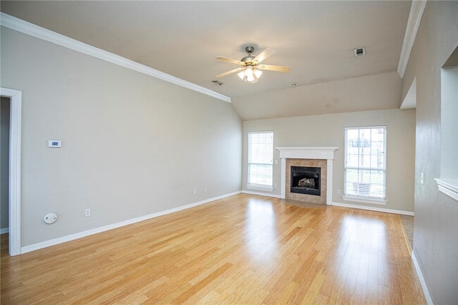 Building Photo - 518 Topaz St