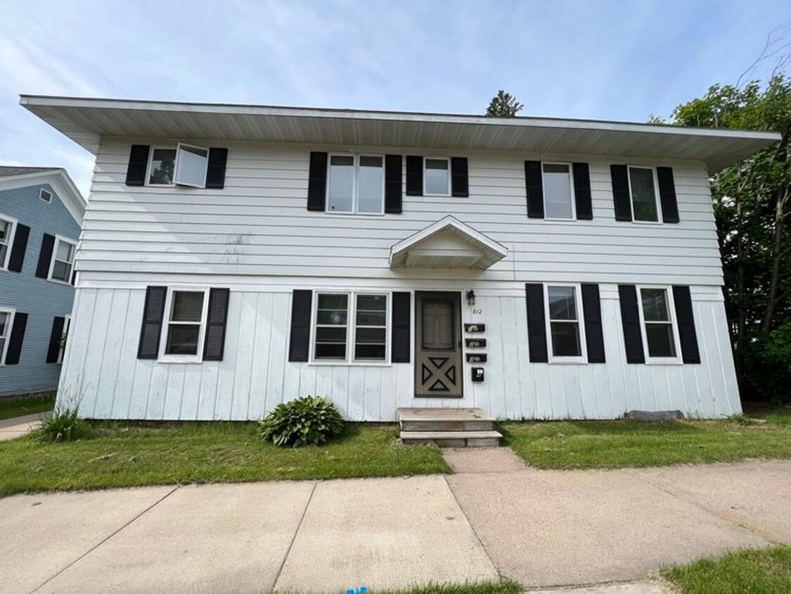 Primary Photo - 812 Chicago Ave
