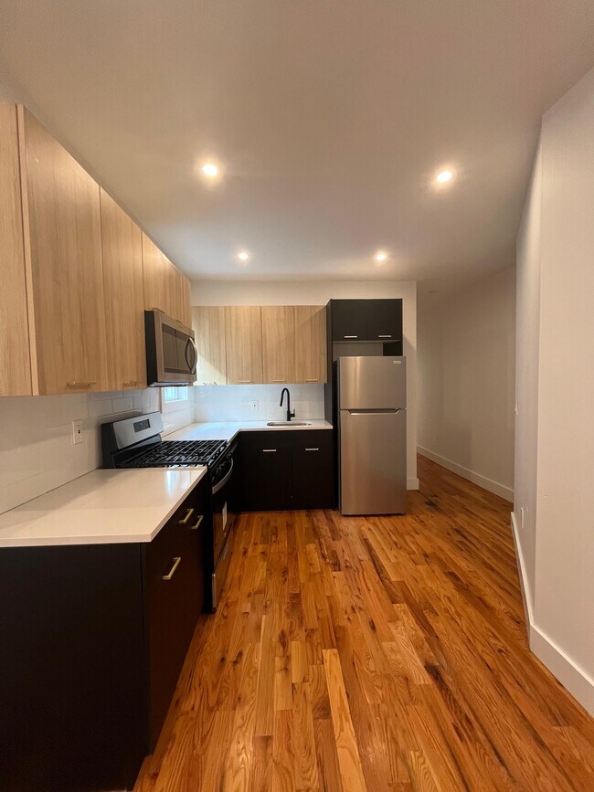 Foto del edificio - 228 Clinton Ave
