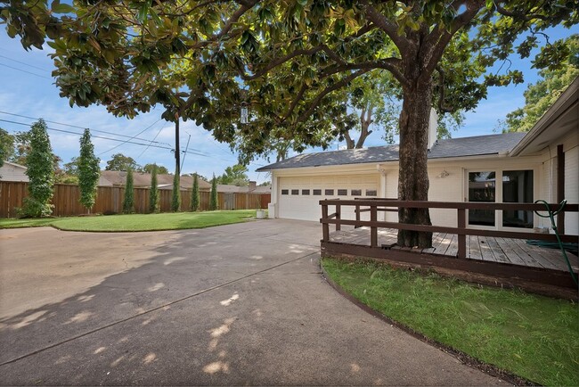 Photo - 715 Terryland Dr House