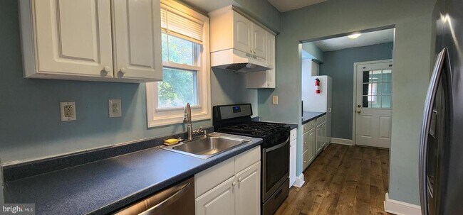 Foto del edificio - 8016 Old Georgetown Rd