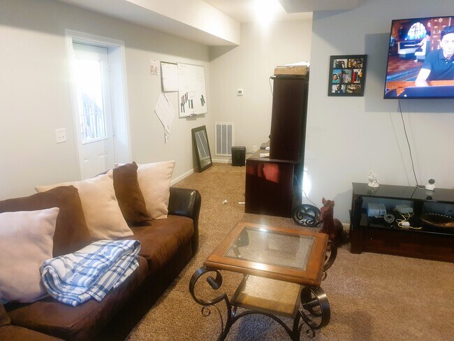 Building Photo - 1604 Parkside Dr