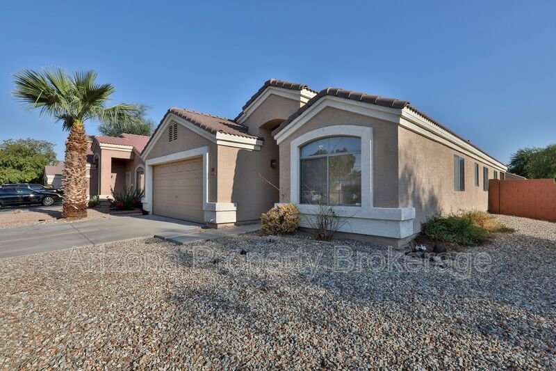 Foto principal - 8933 W Catalina Dr