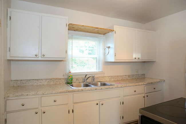 Building Photo - 2214 Walker Ave